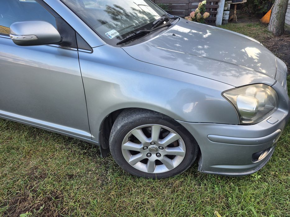 Toyota avensis 2.2