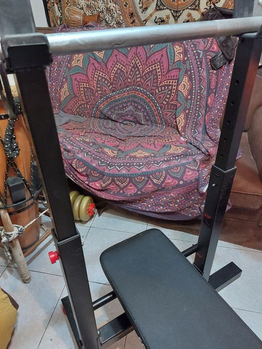 Banco de musculação + barra + 2 bolachas de 10kg cada