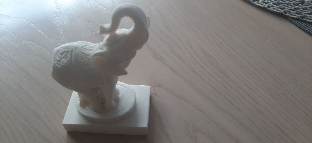 Figurka slonia z trąbą do gór, miły upominek, y