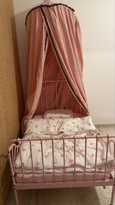 MINNEN  łóżko o regulowanej długości, dno lozka i materac  baldachim