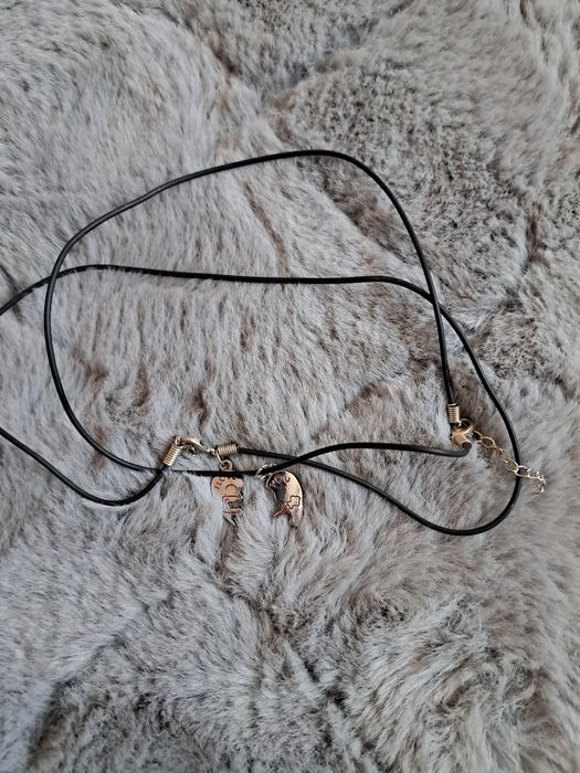 Dwa zestawy naszyjników BFF