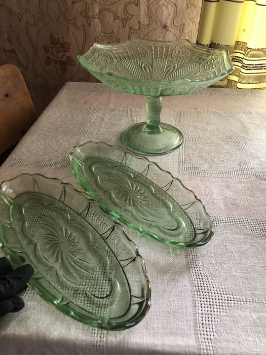 старинная ваза для фруктов  (фруктовница)  конфетница селедница салатница из зеленого прессованного стекла ссср винтаж антиквариат ваза для фруктов