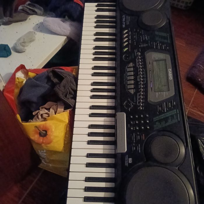 Órgão ou piano impecável
