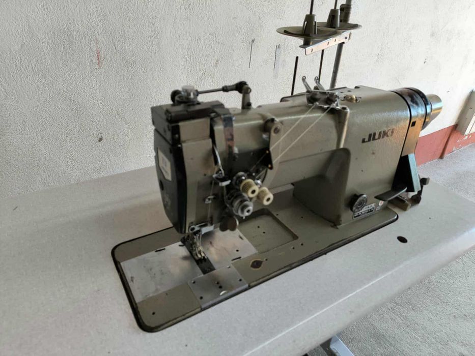 Vendo máquina de costura industrial de duas agulhas  trifásico