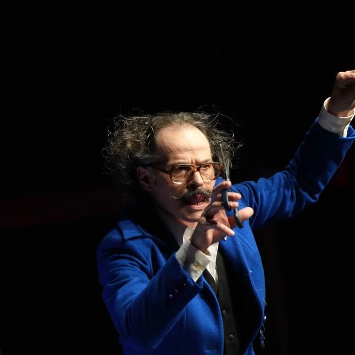 Magia cómica/Comédia absurda/Espetáculo visual