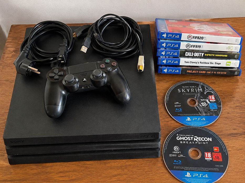PlayStation 4 Pro 1TB + Comando + Cabos + 7 Jogos (Excelente Estado)