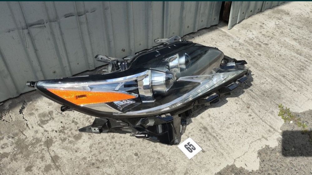 Правая фара Lexus Es 16-19 фара правая на Лексус  ЕС 16-18 8114033A61