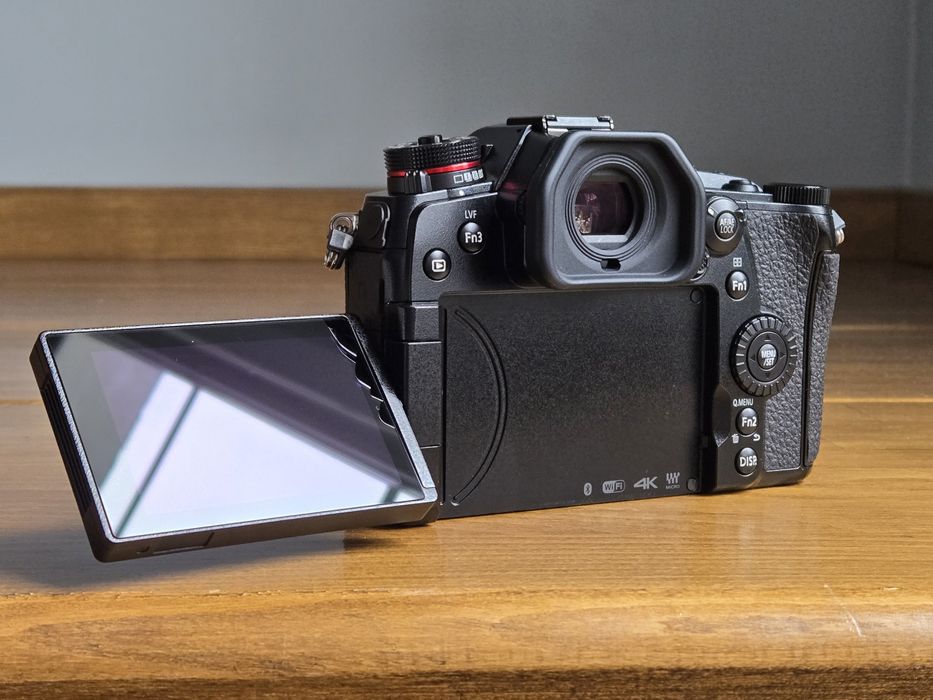 Panasonic Lumix G9.