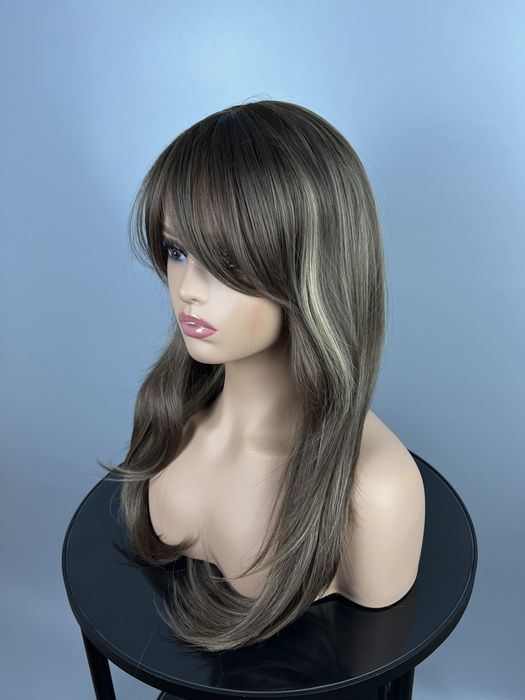 Peruka syntetyczna z grzywką