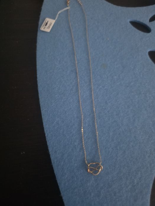 Piekny zloty naszyjnik