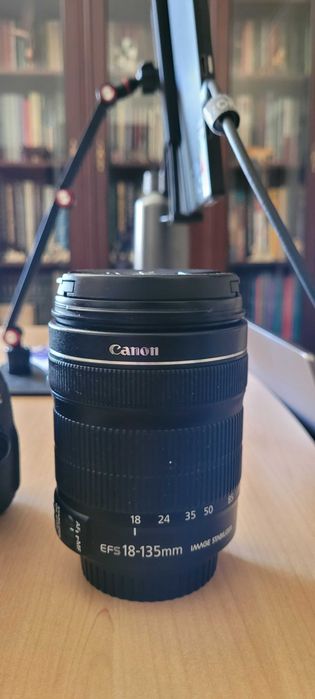 Canon EOS 700D (Rebel T5i) com lente 18-135mm IS STM + Cartão 64GB