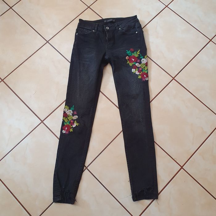 Jeansy Zara haftowane kwiaty czarne skinny