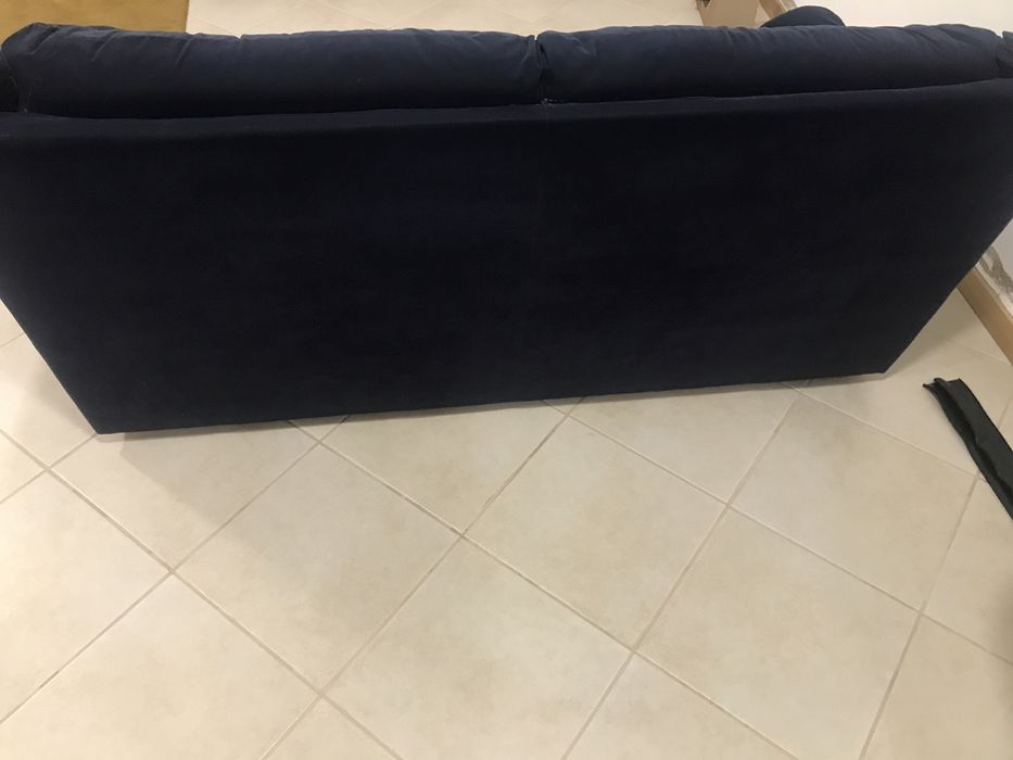 sofa azul escuro