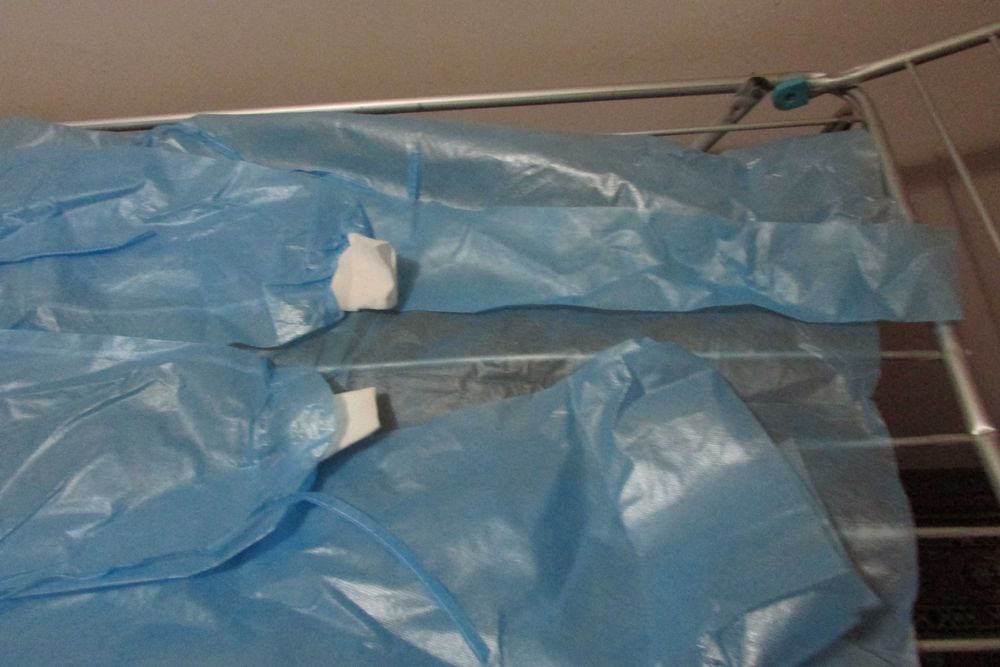 Одноразовий халат  розмір L  10 штук.