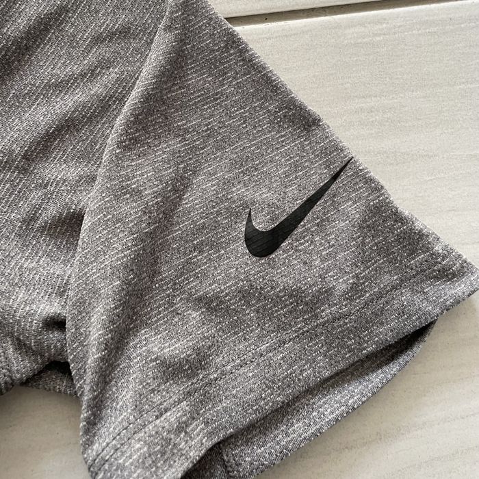 męska szara sportowa koszulka Nike