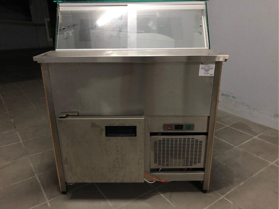 Vitrine, arca, maquina lavar industrial , bancas, …..