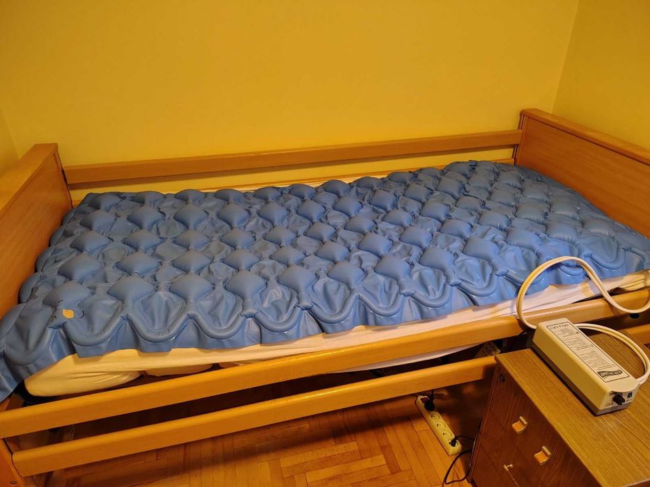 Materac przeciwodleżynowy na odleżyny z pompą. Antyodleżynowy