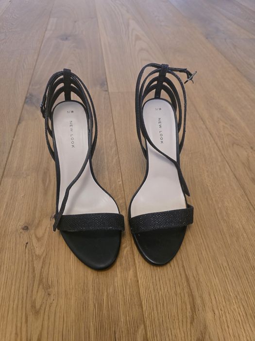 Czarne sandałki z brokatem