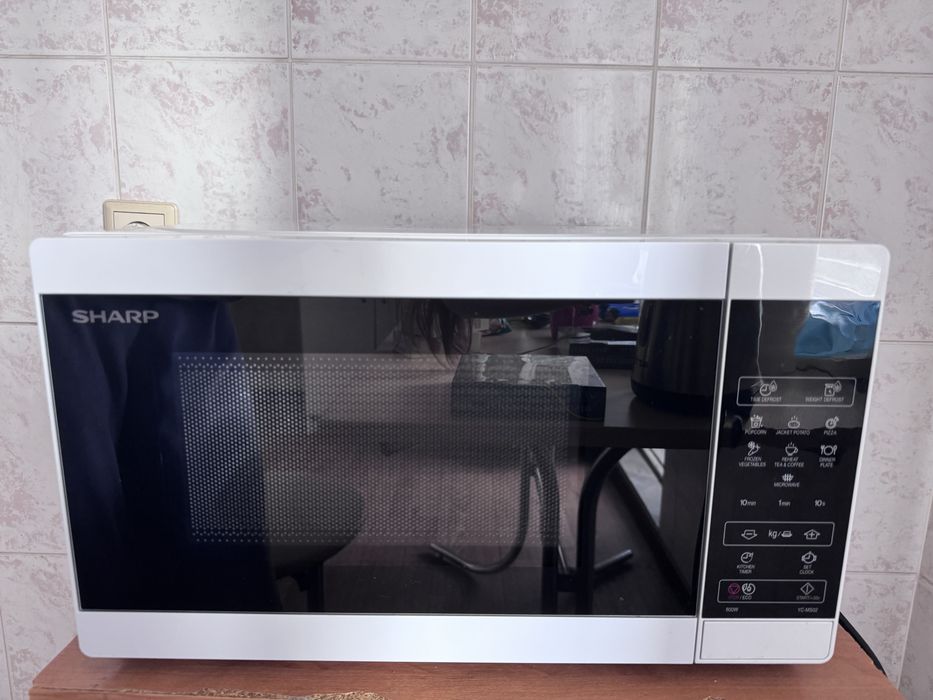Мікрохвильова піч Sharp MS02E 20 л з повністю цифровим керуванням