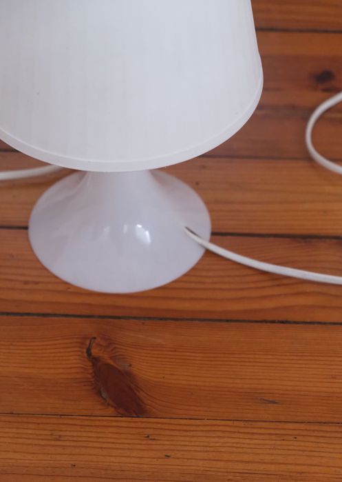 2 Candeeiros de Mesa Brancos
