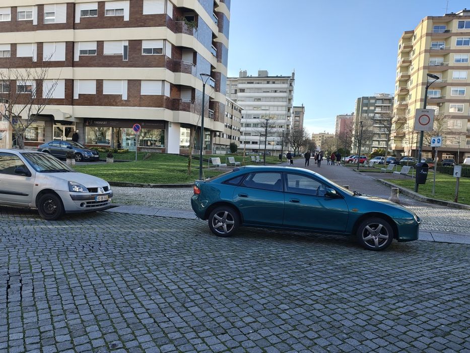 Mazda 322 F japonês