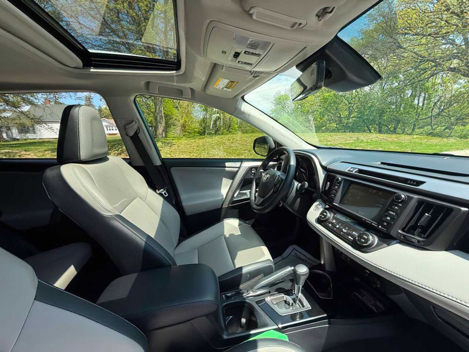 Toyota RAV4 Limited      2018