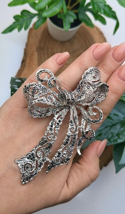 Nowa bardzo duża ekskluzywna broszka wisiorek ażurowa kokarda + gratis