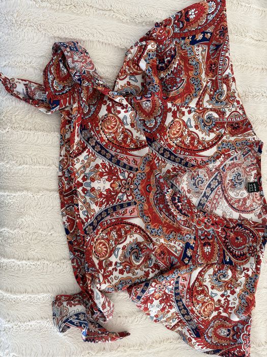 Blusa estampada tons vermelho