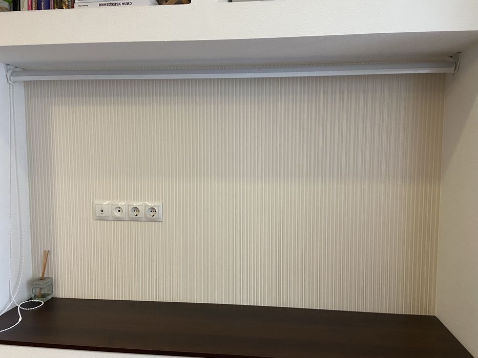 Продам екран для проєктора (166 см)