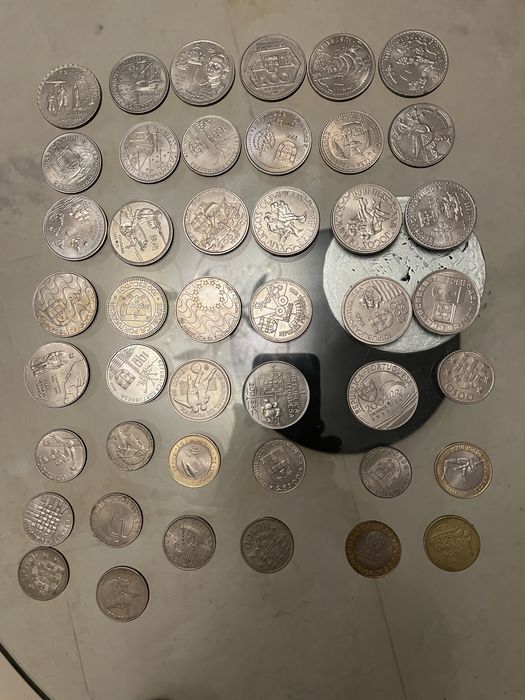 44 Moedas de escudo - coleçāo - raras