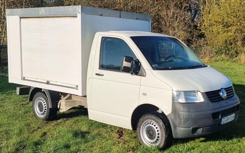Volkswagen Transporter T5  Volkswagen T5 1.9TDI 105KM któtki - Kontener z roletami. FV 23%