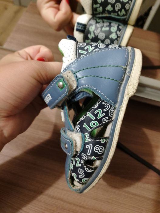 Віддам дитячі босоніжки , стелька 14