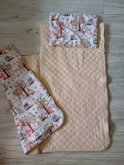 Cienki śpiworek dla dziecka z poduszką