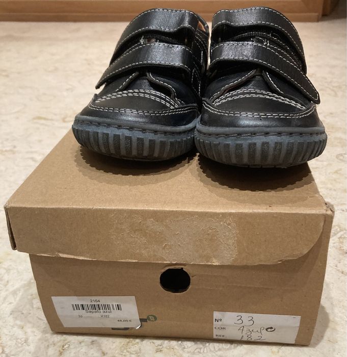 Sapatos criança NOVOS Tamanho: 33