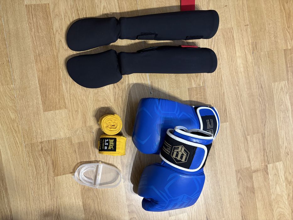 Zestaw dziecięcy do kickboxingu.