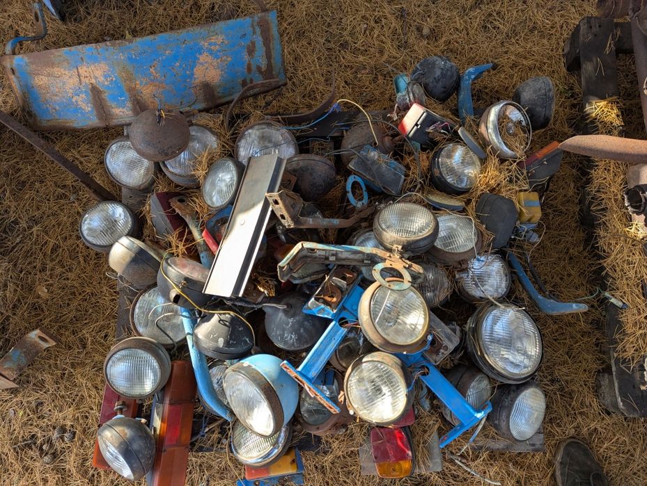 Фари мТз ЮМЗ т40 запчастини МТЗ ліхтарі кронштейни Кабіна мТз запчасти