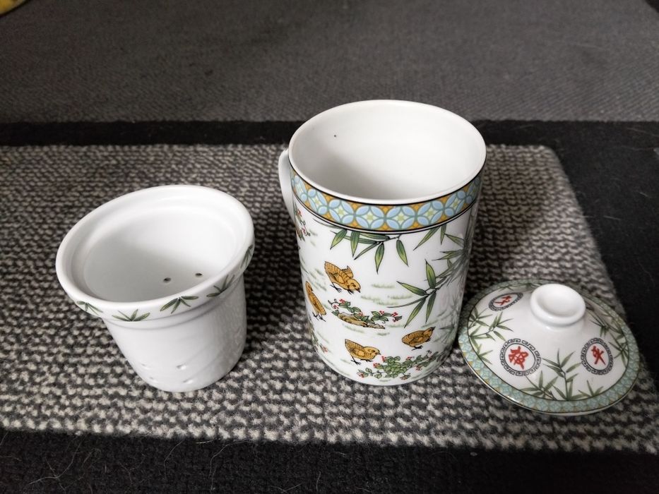 Chávena Oriental em Porcelana com Galos