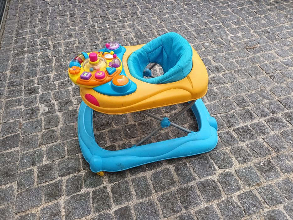 Andarilho bebé com atividades