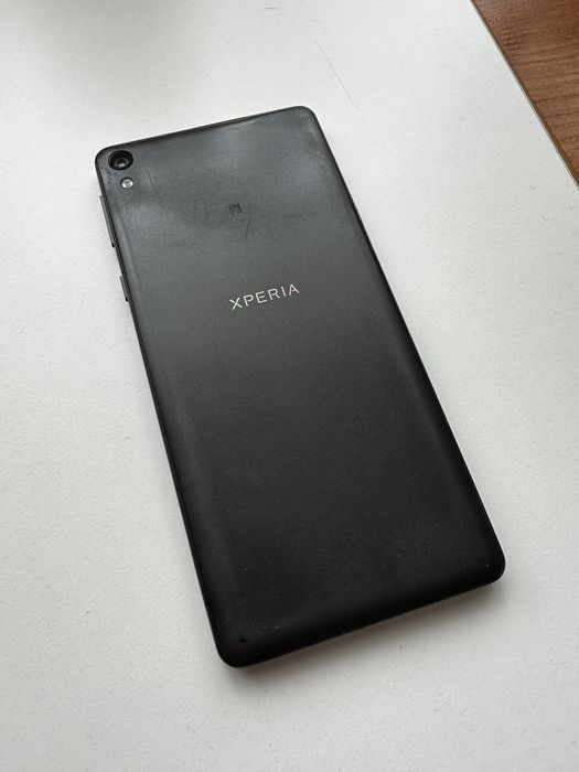 Smartfon Sony Xperia E5