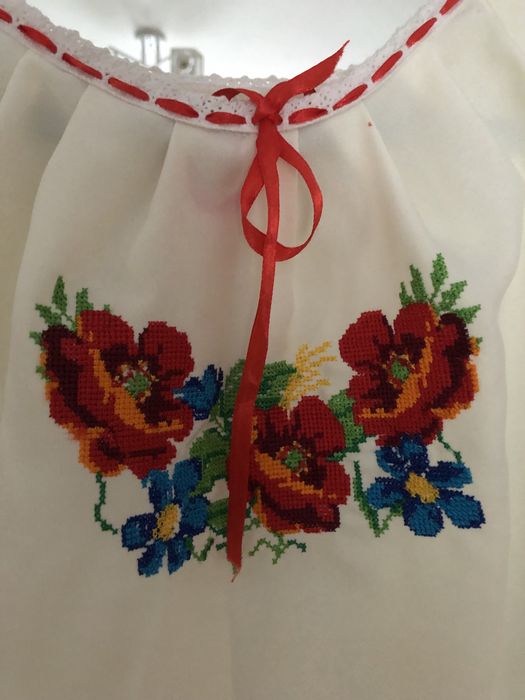 Нове  вишиване плаття для дівчинки
