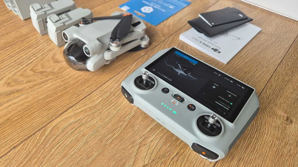 Dron DJI Mini 3 Pro + FCM + 3 aku + Care Refresh 2 lata + 256GB