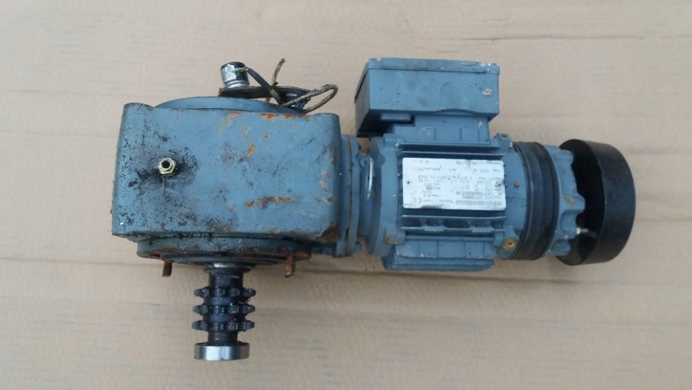 motoreduktor 21 obr/min 0,37 kw