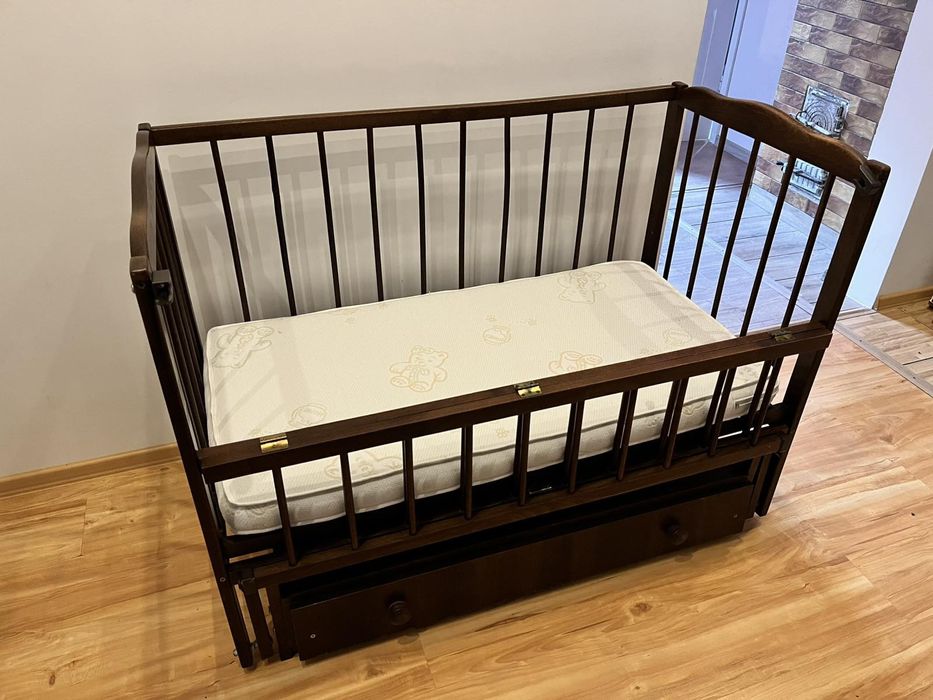 Дитяча колиска в хорошому стані