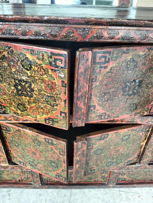 Aparador  antigo Tibetano