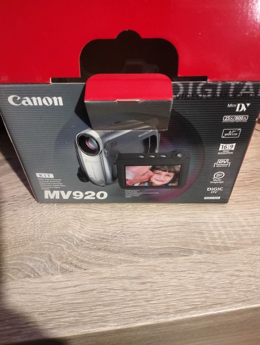 Відео камера Canon