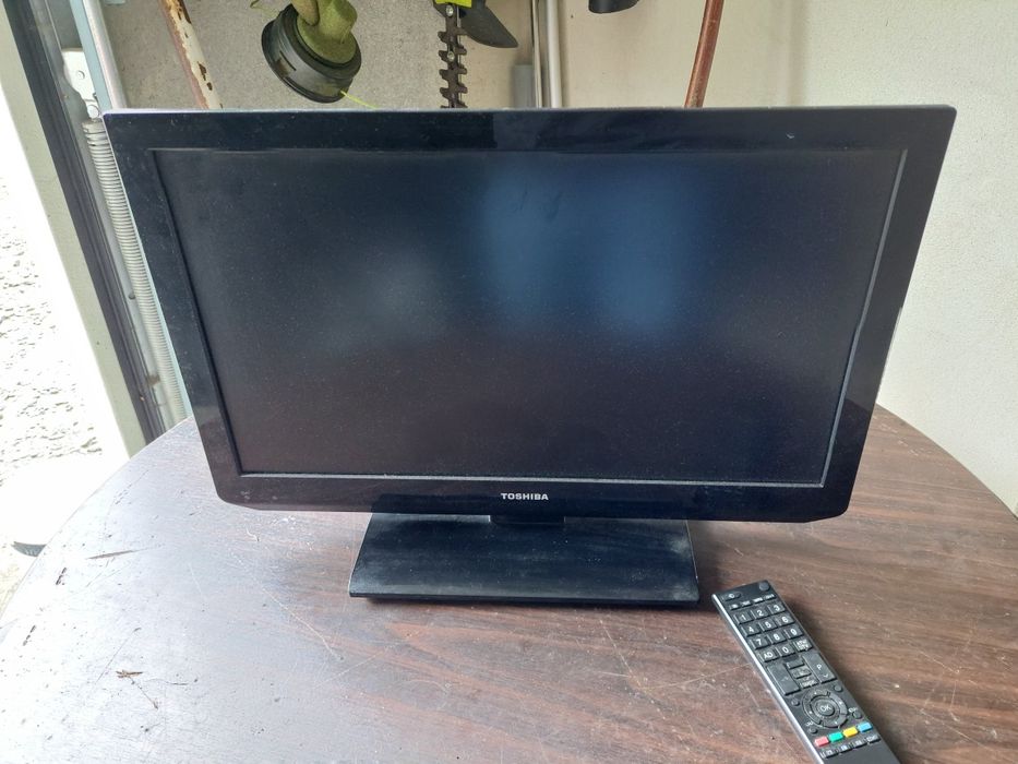 Telewizor toshiba 22 całe uszkodzony