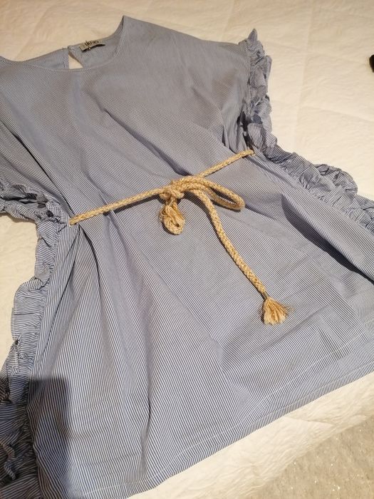 Blusa romântica azul com dourado