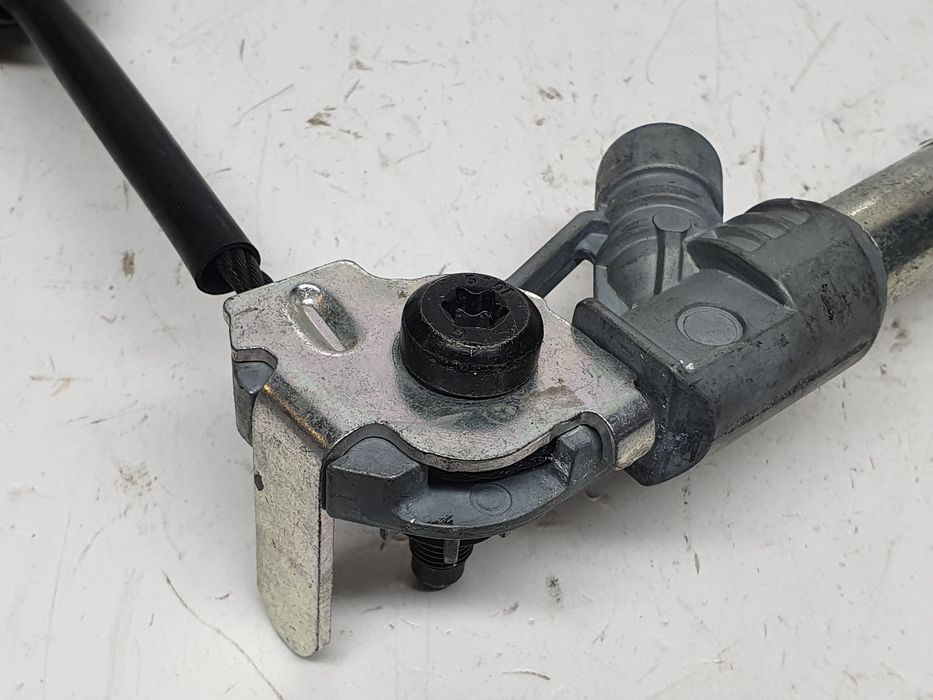 Encaixe de cinto frente direito OPEL Corsa D