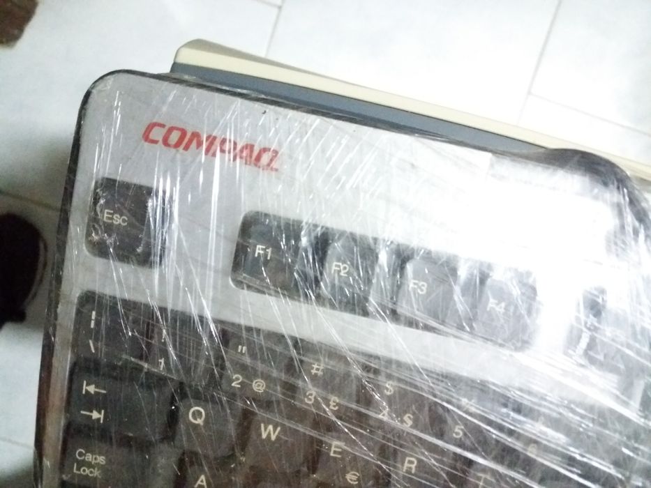 Compaq Keyboard in Impeccable Condition64575308790658121