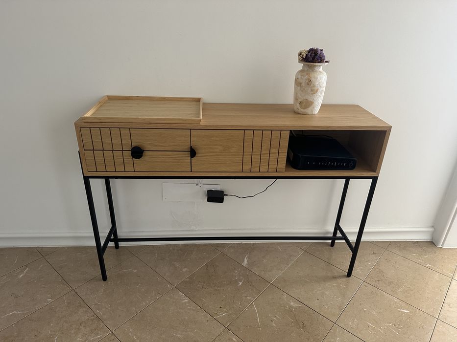 Consola em Carvalho com arrumação